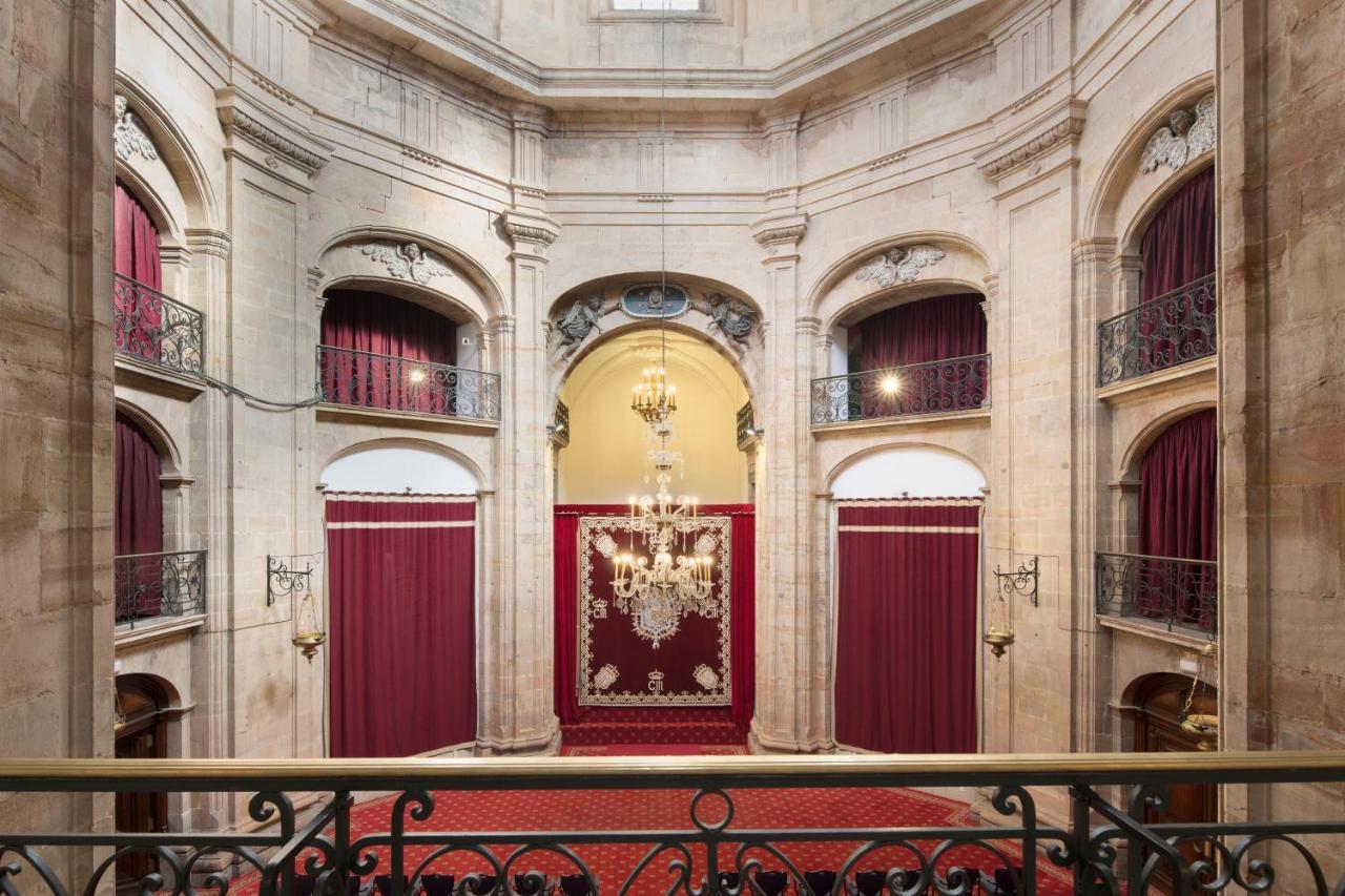 Eurostars Hotel De La Reconquista Oviédo Exterior foto The interior of the theatre