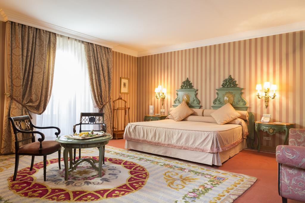Eurostars Hotel De La Reconquista Oviédo Exterior foto A bedroom at the hotel