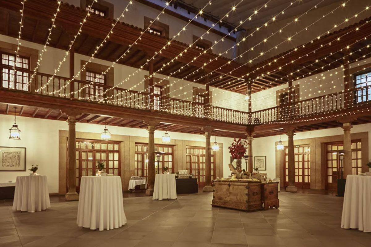 Eurostars Hotel De La Reconquista Oviédo Exterior foto The interior of the San Antonio Museum of Art