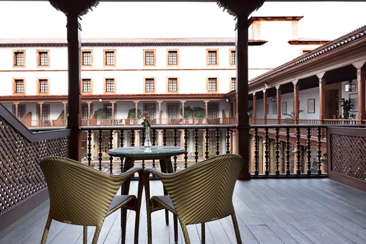 Eurostars Hotel De La Reconquista Oviédo Exterior foto Patio of the hotel