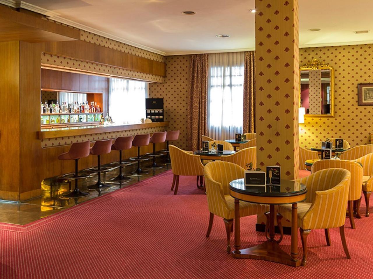 Eurostars Hotel De La Reconquista Oviédo Exterior foto The bar at the hotel