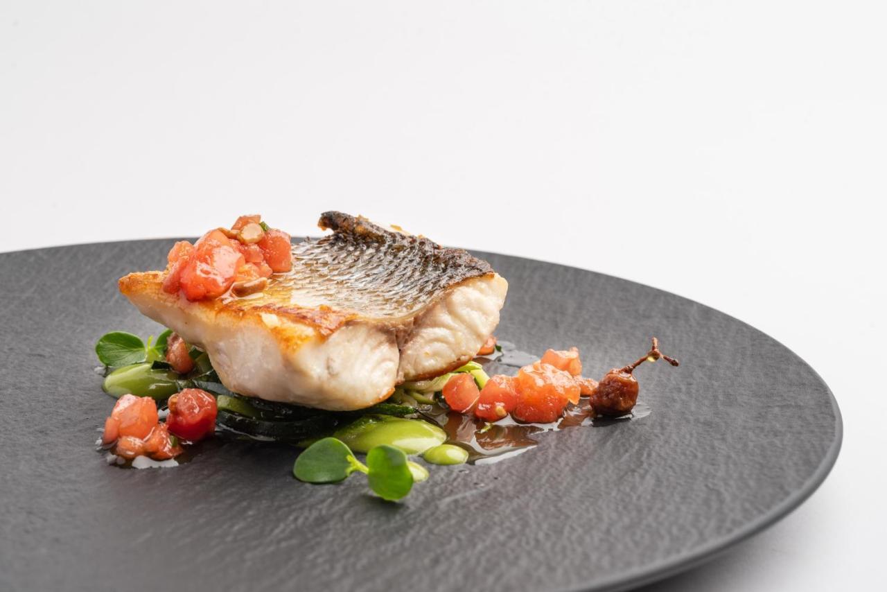 Eurostars Hotel De La Reconquista Oviédo Exterior foto A prepared fillet of grouper